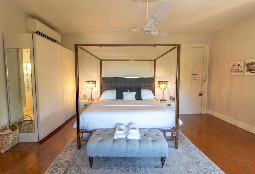 اتاق استاندارد, Sweetfield Manor