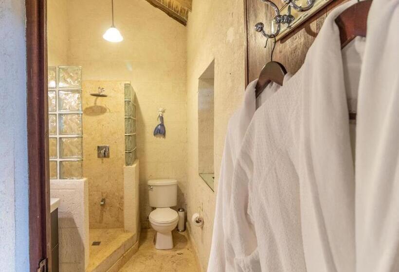 اتاق استاندارد, Sweetfield Manor