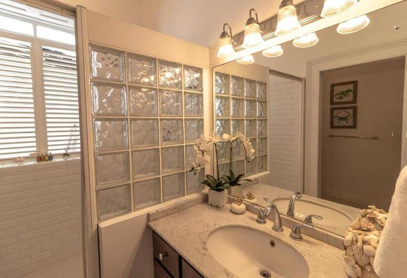 اتاق استاندارد, Sweetfield Manor