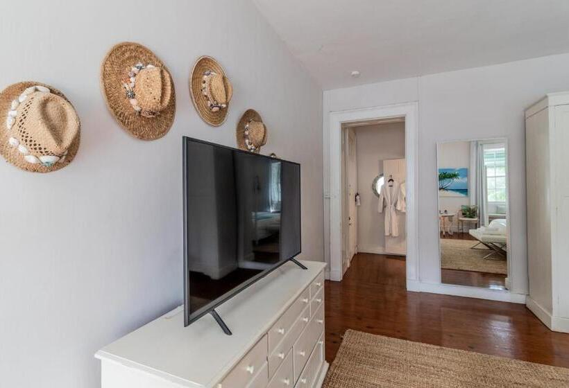 اتاق استاندارد, Sweetfield Manor