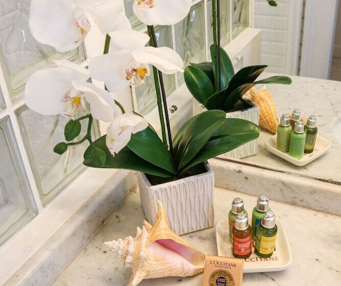 اتاق استاندارد, Sweetfield Manor