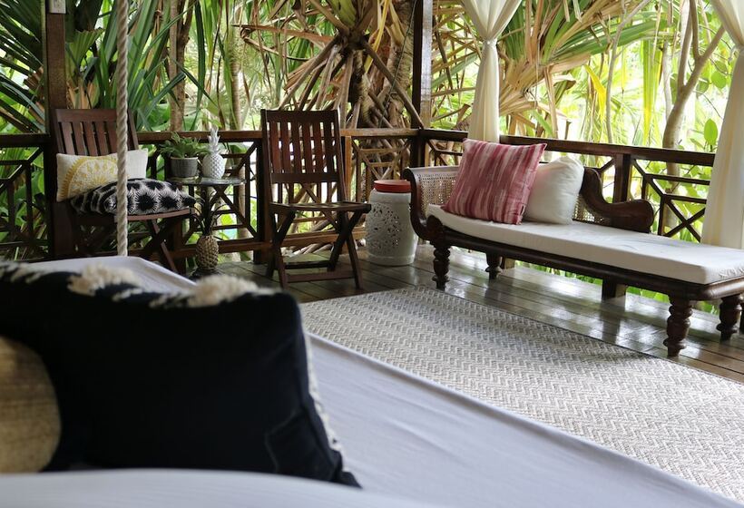 اتاق استاندارد, Sweetfield Manor