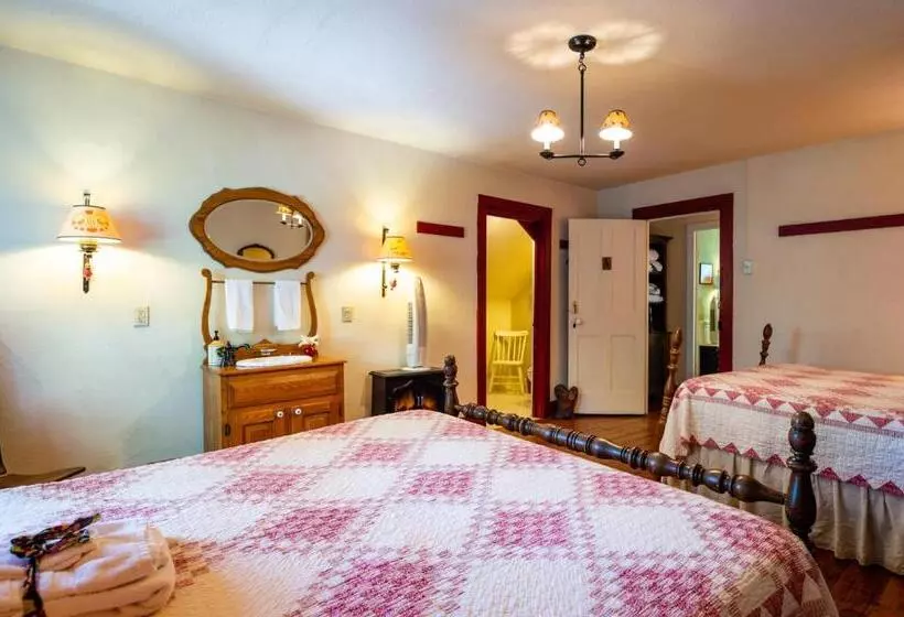 スタンダード4人部屋, The Pines Of Dresden B&b