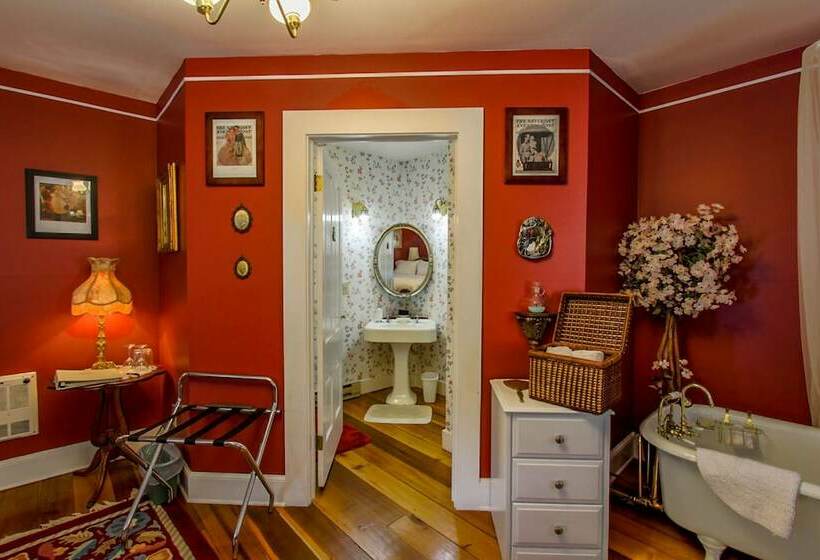 Romantic Room, Buffalo Tavern Bed & Breakfast