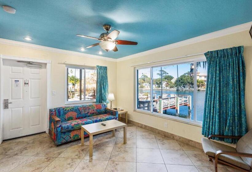 جناح ديلوكس, Bay Palms Waterfront Resort   Hotel And Marina