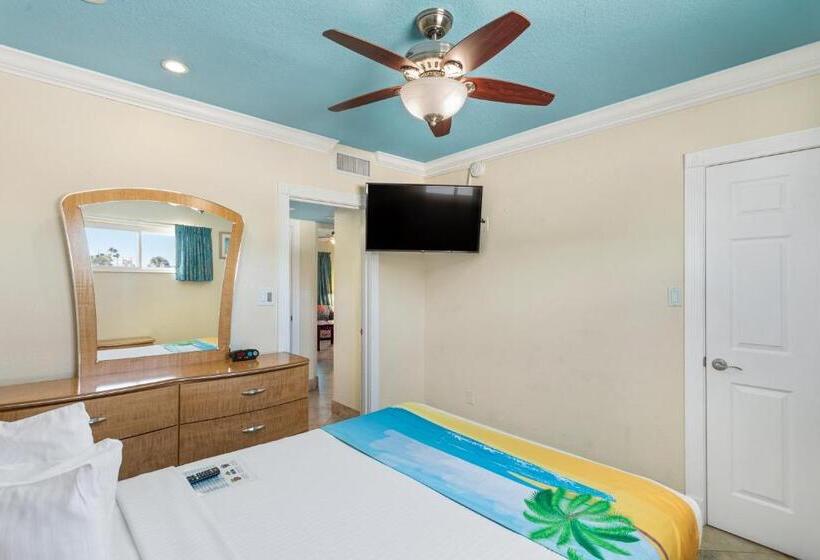 Люкс Deluxe 2 Спальни, Bay Palms Waterfront Resort   Hotel And Marina