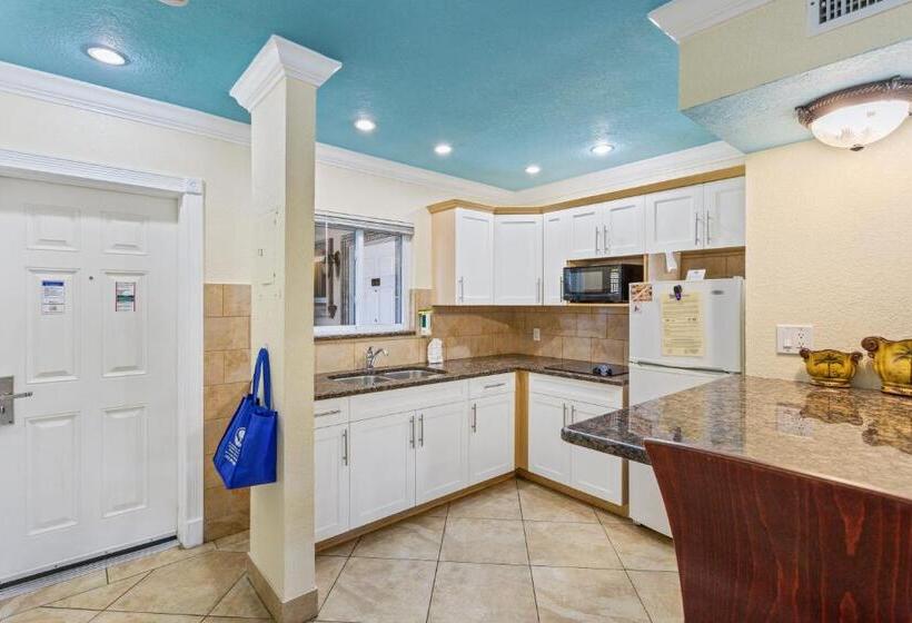 جناح ديلوكس, Bay Palms Waterfront Resort   Hotel And Marina