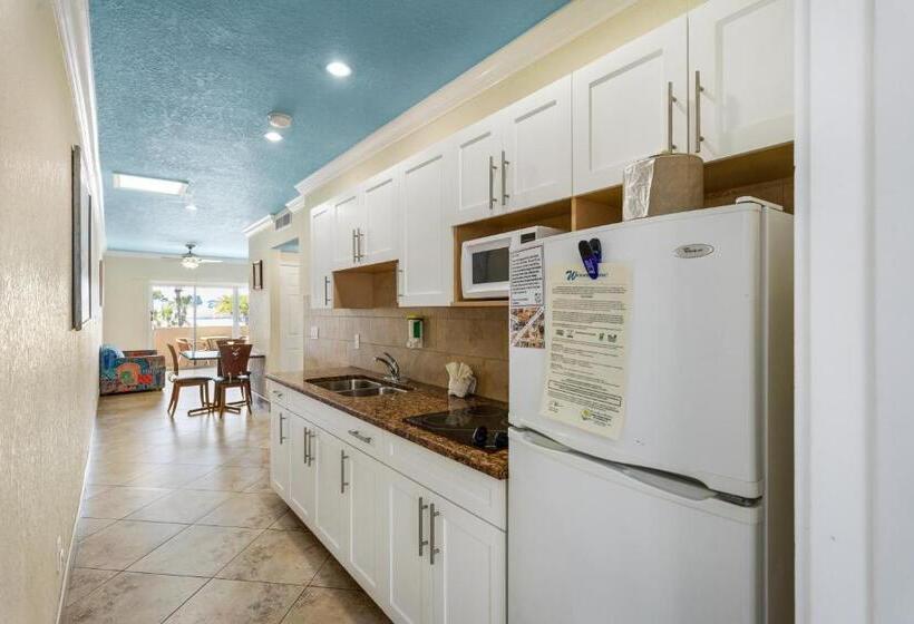 جناح ديلوكس, Bay Palms Waterfront Resort   Hotel And Marina