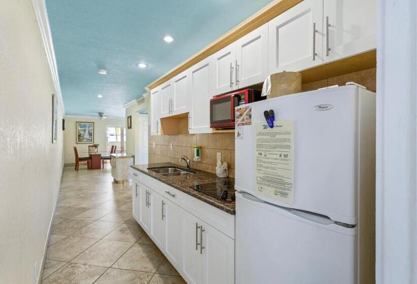 جناح ديلوكس, Bay Palms Waterfront Resort   Hotel And Marina