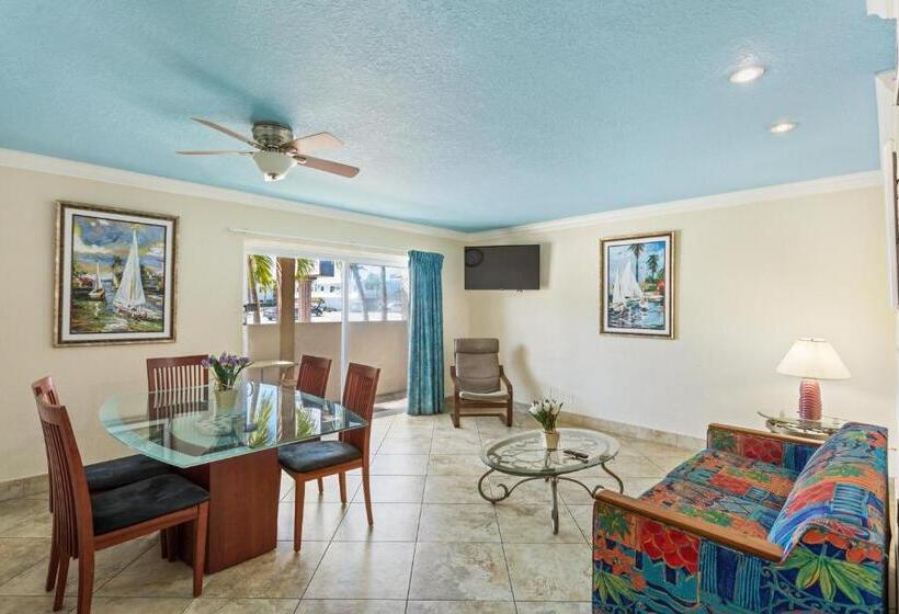 جناح ديلوكس, Bay Palms Waterfront Resort   Hotel And Marina