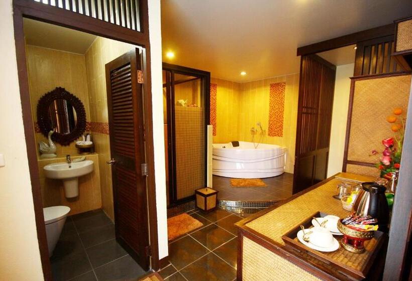 سوئیت با وان آب گرم, Cm Night Bazaar Boutique Hotel โรงแรม ซี เอ็ม ไนท์บาซาร์ บูทีค   Sha Plus Certified
