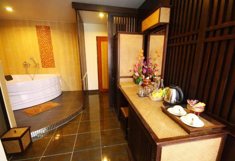 سوئیت با وان آب گرم, Cm Night Bazaar Boutique Hotel โรงแรม ซี เอ็ม ไนท์บาซาร์ บูทีค   Sha Plus Certified