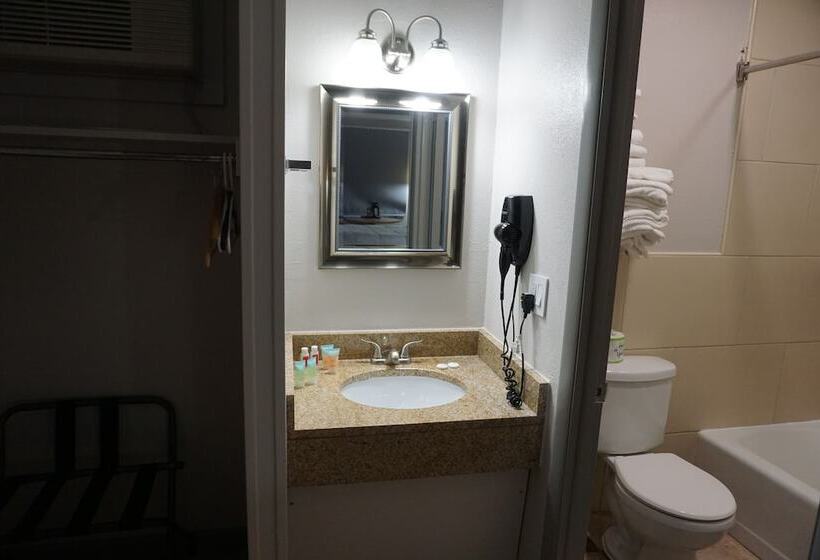 غرفه قياسيه سريرين مزدوجين, Harvest Drive Family Inn  Renovated Rooms