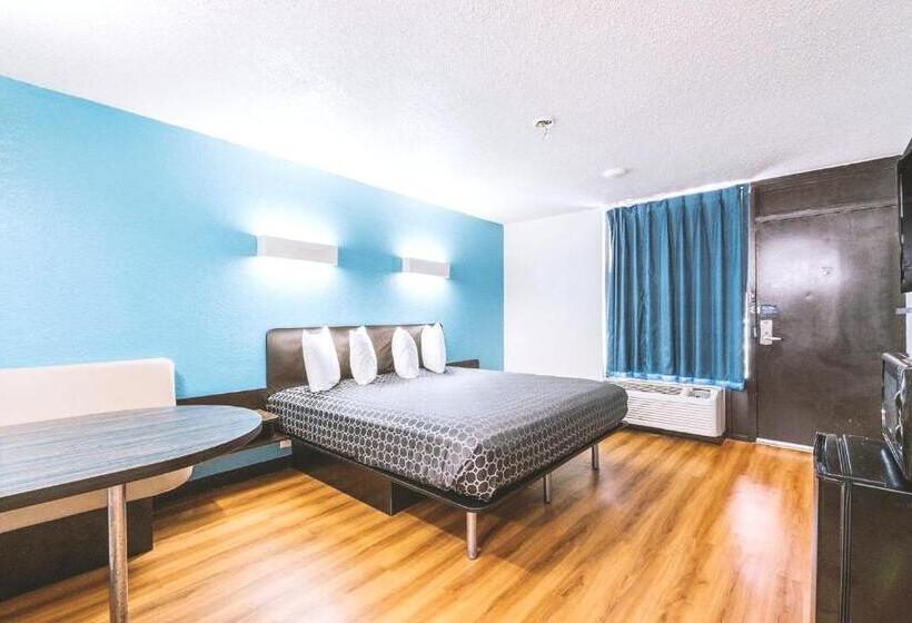 غرفة قياسية سرير كينج, Sky Palace Inn & Suites By Jasper Beeville