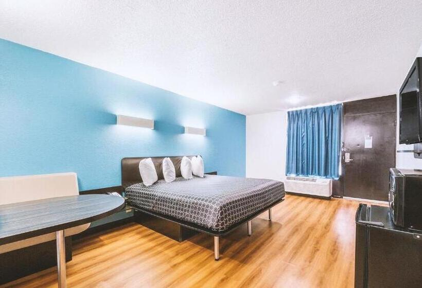 חדר סטנדרט עם מיטת קינג, Sky Palace Inn & Suites By Jasper Beeville
