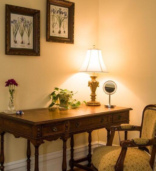 جناح سرير كينج, Oak Hill On Love Lane Bed And Breakfast Inn