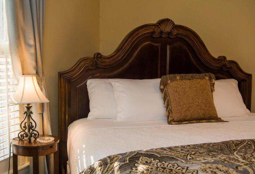 جناح سرير كينج, Oak Hill On Love Lane Bed And Breakfast Inn