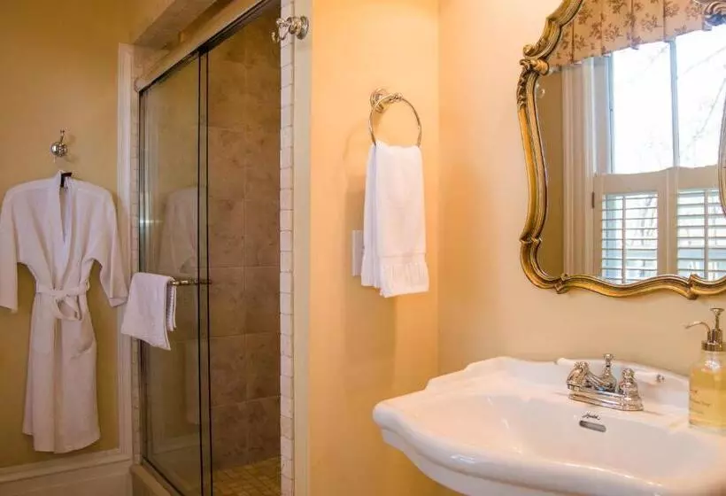 キングサイズベッドのスタンダードルーム, Oak Hill On Love Lane Bed And Breakfast Inn