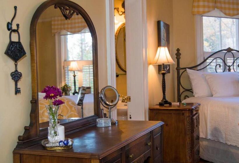 キングサイズベッドのスタンダードルーム, Oak Hill On Love Lane Bed And Breakfast Inn