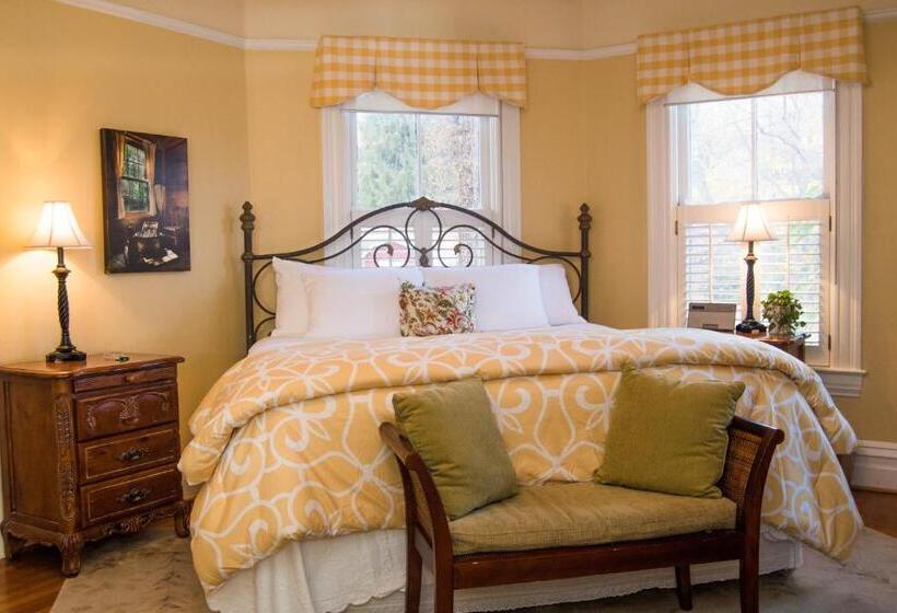 غرفة قياسية سرير كينج, Oak Hill On Love Lane Bed And Breakfast Inn