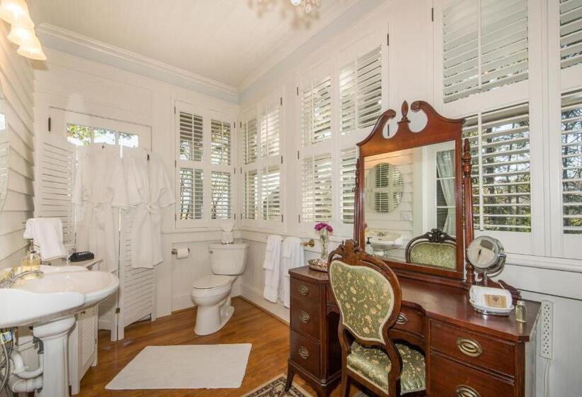 غرفة قياسية مطلة على الجبل, Oak Hill On Love Lane Bed And Breakfast Inn