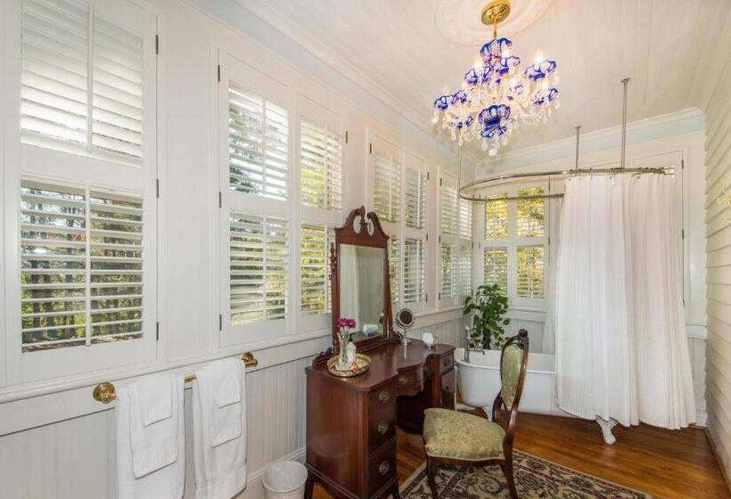 غرفة قياسية مطلة على الجبل, Oak Hill On Love Lane Bed And Breakfast Inn