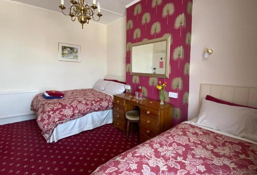 غرفة قياسية ثلاثية, St. Georges House