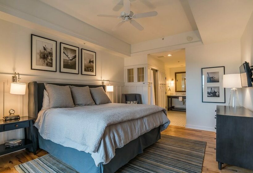 Люкс, Watersound Inn