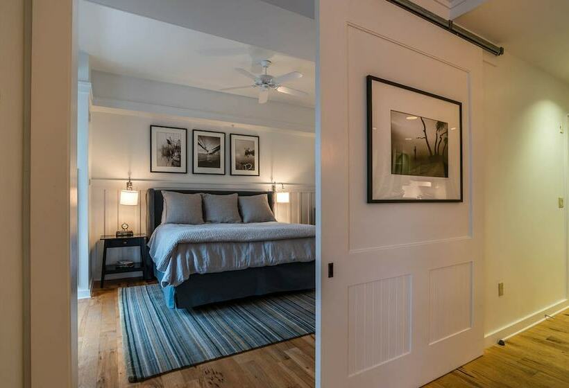 Люкс, Watersound Inn