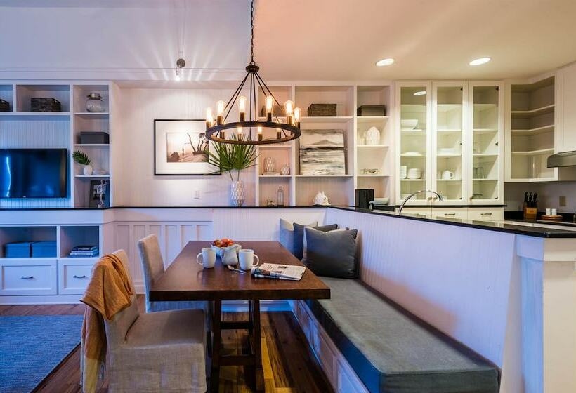 Люкс, Watersound Inn