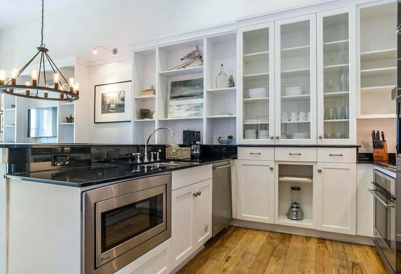 Люкс, Watersound Inn