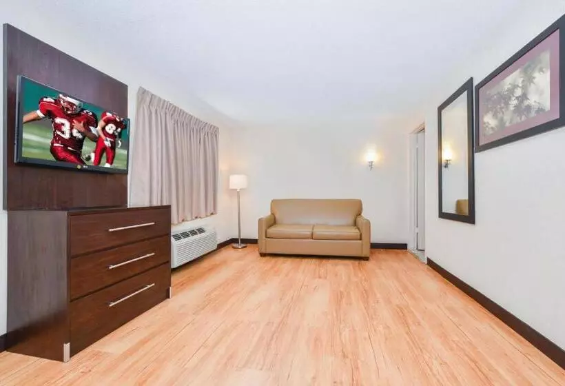 障害者適応デラックスルーム, Red Roof Inn Plus+ & Suites Guilford