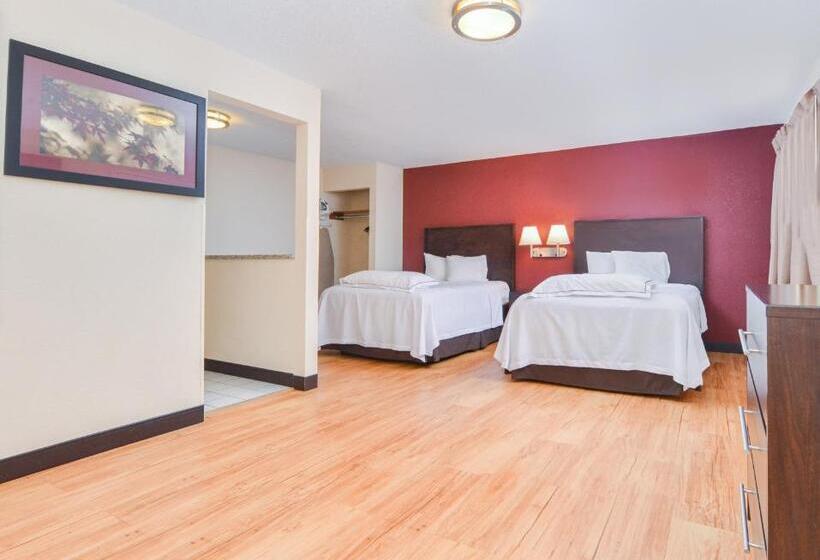 适用于残疾人士的豪华房间, Red Roof Inn Plus+ & Suites Guilford