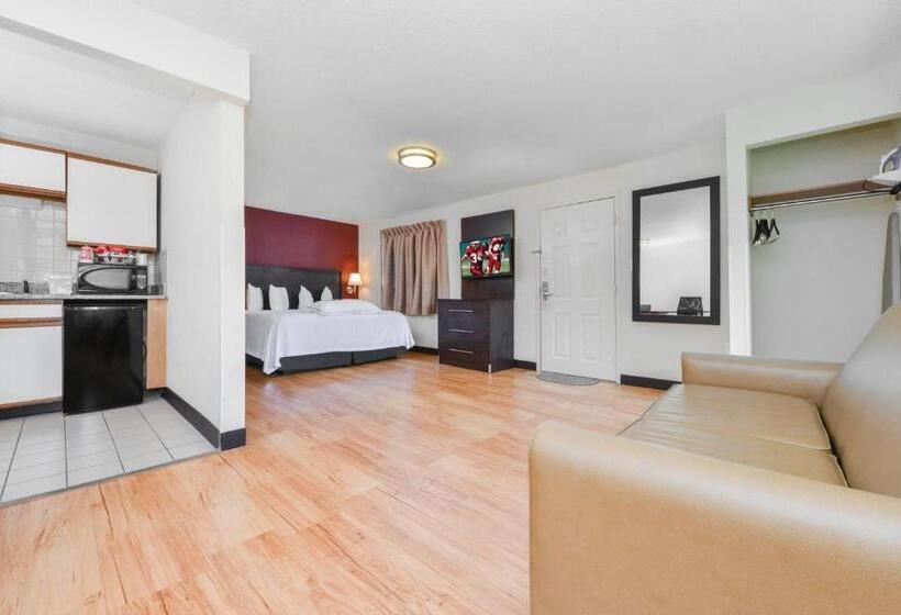 带大床的套房, Red Roof Inn Plus+ & Suites Guilford