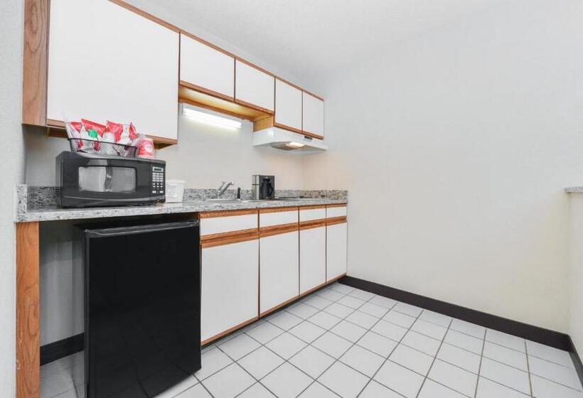 标准间, Red Roof Inn Plus+ & Suites Guilford