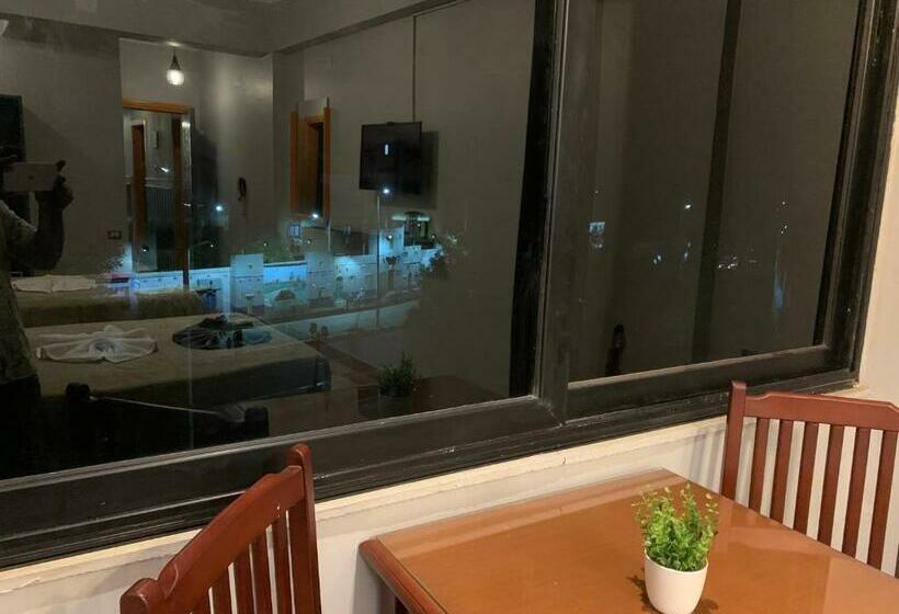 Deluxe Room, Royal