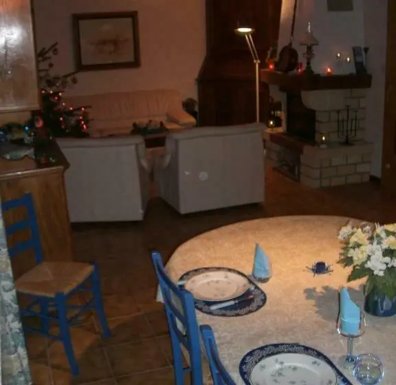 デラックスルーム, Chambre Et Table D Hôtes Du Chant Des Sources