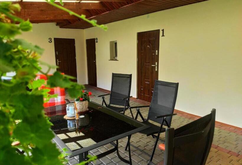 חדר סטנדרט לשלושה עם נוף לגינה, Agroturystyka Leśny Dworek