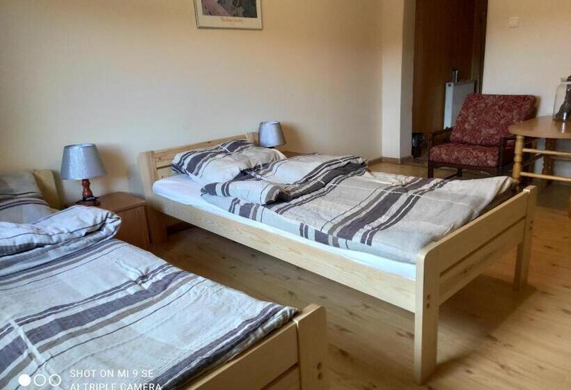 סטודיו דלוקס, Agroturystyka Leśny Dworek