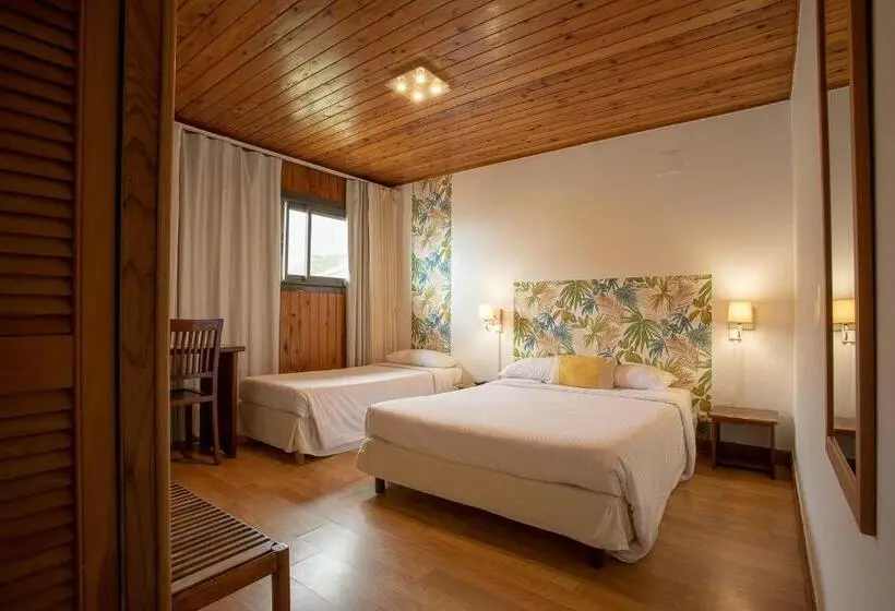اتاق استاندارد سه نفره, Hôtel & Restaurant La Ferme Du Pommeau