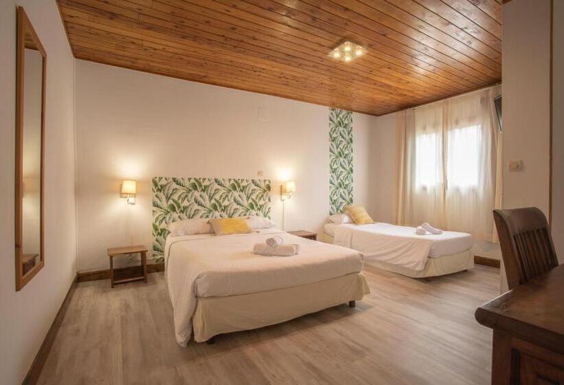 اتاق استاندارد سه نفره, Hôtel & Restaurant La Ferme Du Pommeau