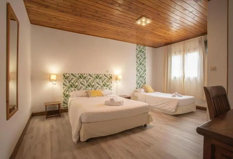 اتاق استاندارد سه نفره, Hôtel & Restaurant La Ferme Du Pommeau