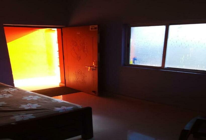 三人经典房间, Oyo 85684 Moon Light Resort