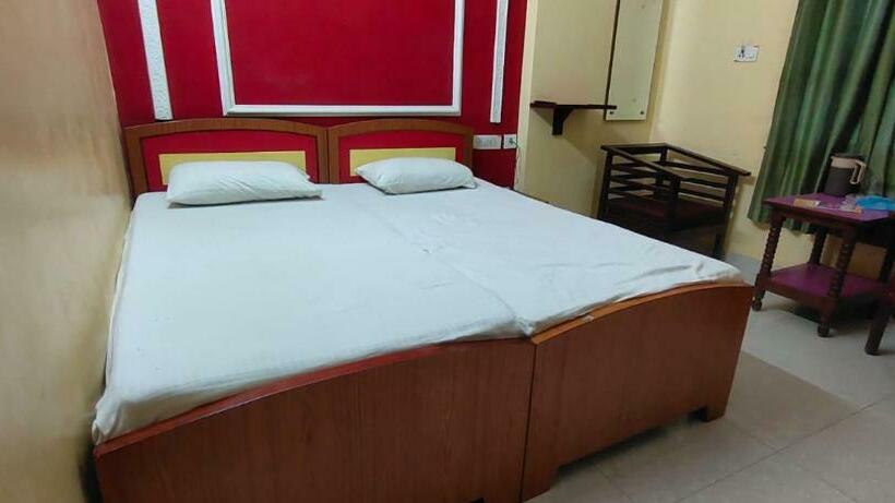 Трехместный Номер Классика, Spot On Hotel Online