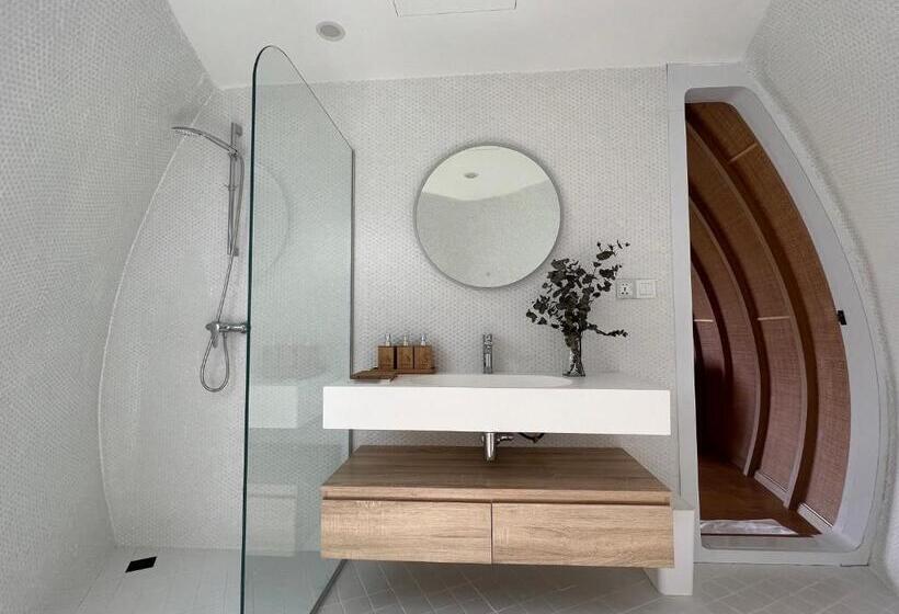 스탠다드 룸 킹사이즈 침대, Found Mansion