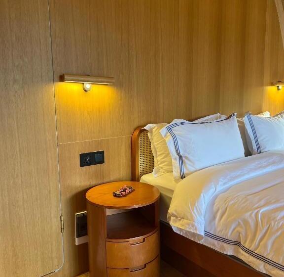 스탠다드 룸 킹사이즈 침대, Found Mansion