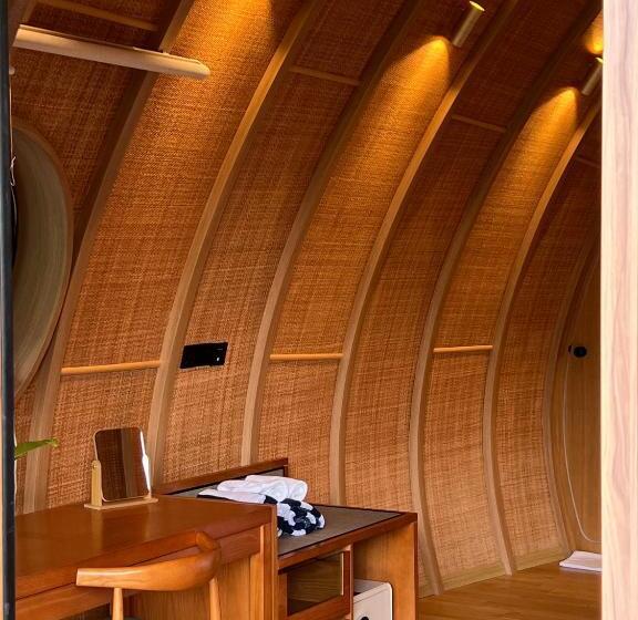 스탠다드 룸 킹사이즈 침대, Found Mansion