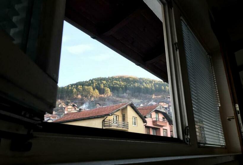 اتاق استاندارد چهار تخته, Kingdom Rooms Visoko