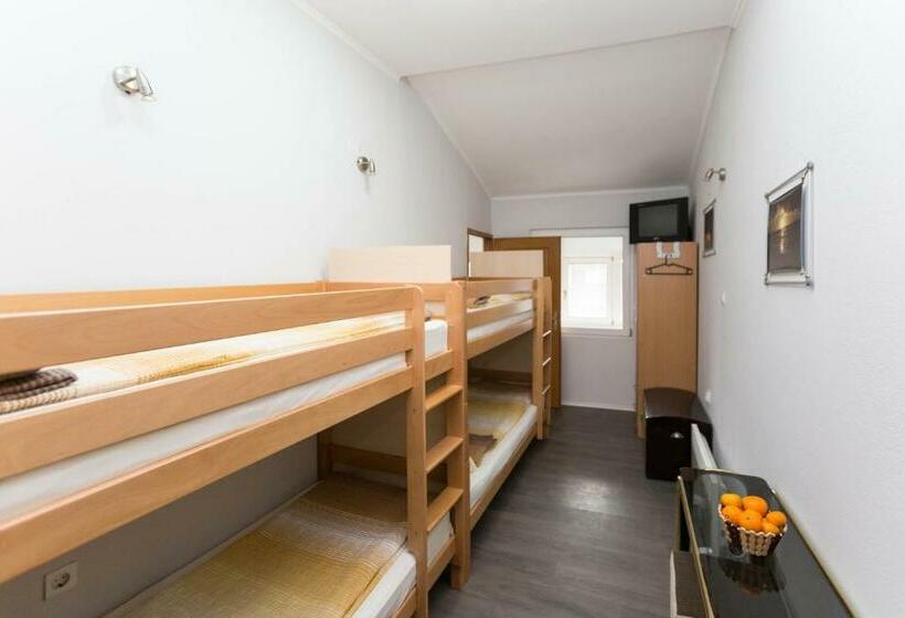 اتاق استاندارد چهار تخته, Kingdom Rooms Visoko