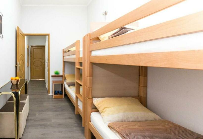 اتاق استاندارد چهار تخته, Kingdom Rooms Visoko